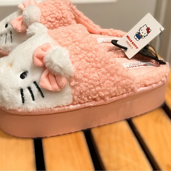 FOREVER 21 Hello Kitty Platform House Slippers medium NWT - Picture 6 of 9